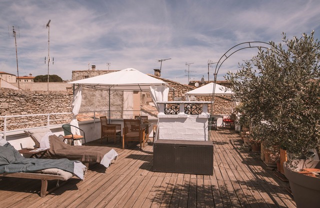 Stylish 2 bedroom apart. with breathtaking private Rooftop, garage