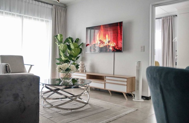 Stylish 2-Bedroom Apartment with Gym, Pool, Wi-Fi in Prime Lonehill Location.