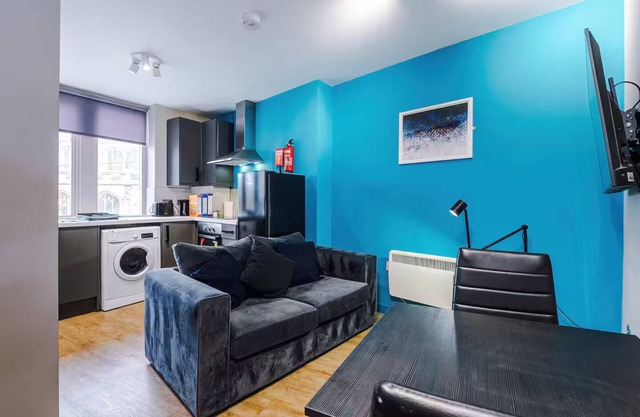 Stylish 2 Bedroom Apartment in Central Wigan by Eason Stays