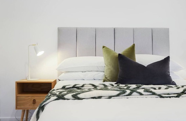 Stylish 2-Bedroom Designer Home Private Balcony w/City Views Free Parking Modern Kitchen Fast WiFi Family-Friendly Near City & Public Transport Heart of Yarraville
