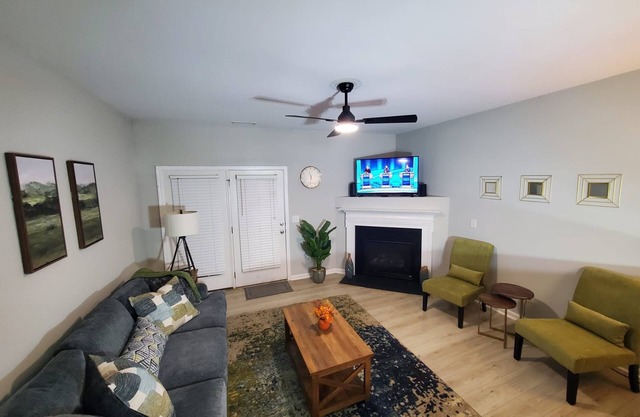 Stylish 2-bedroom townhome near Duke & Local Hospitals