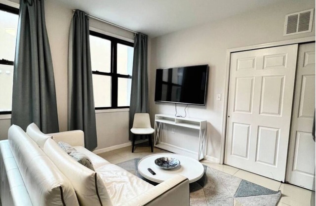 Stylish 2BD apartment in the heart of the City with Prime location!