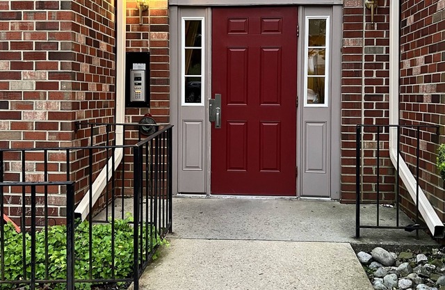 Stylish 2BR condo near University of Maryland Capital Region Medical Center