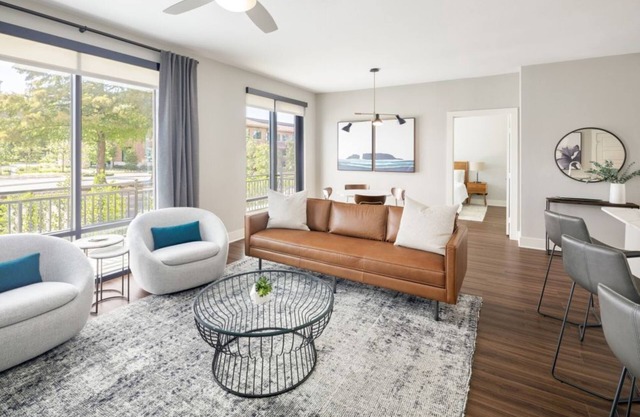 Stylish 2BR Condo at AMLI Addison w Pool