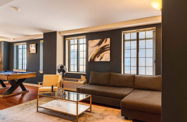 Stylish 2BR | Downtown Hub | 4Beds | Near JFKPlaza