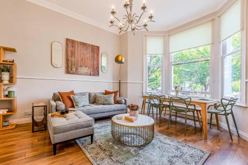 Stylish 2BR flat with terrace in North Kensington