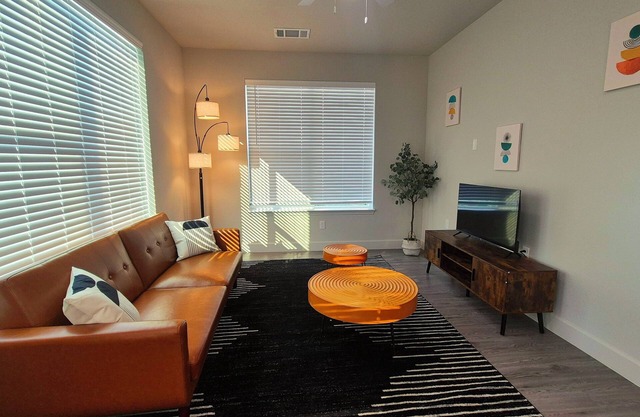 Stylish 2BR Gem in Gated Complex Near Sugar Land