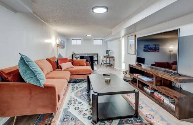 Stylish 2BR Lower Unit w/Backyard - Dog friendly!