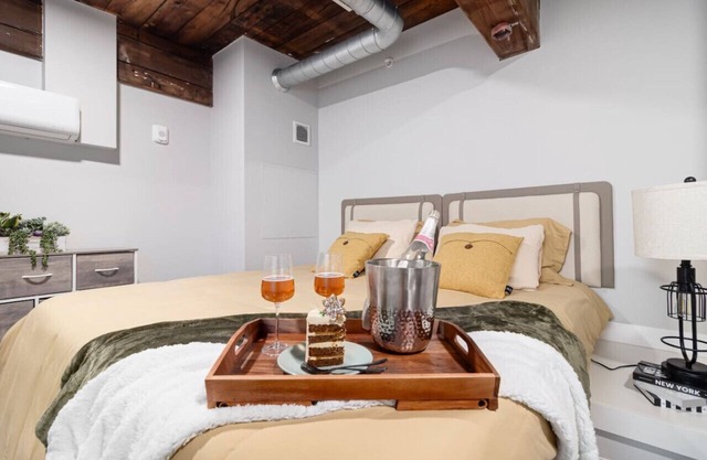 Stylish 2BR Near Brown, Dining, Nurses, Hospital