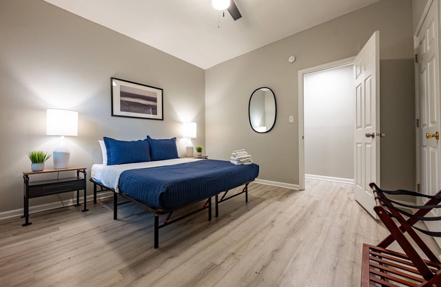 Stylish 2BR | Near Downtown | Parking | Balcony