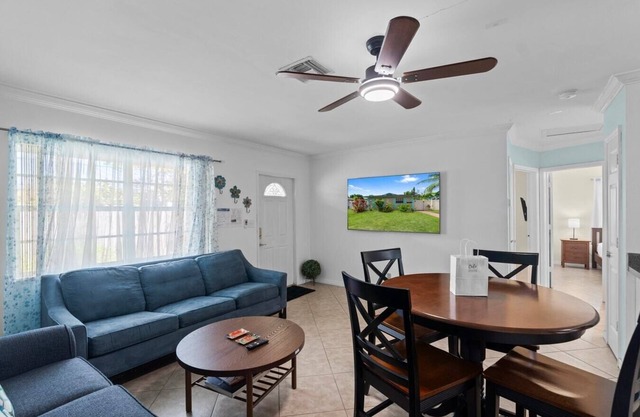 Stylish 2BR Retreat Near Beach and Las Olas -CS51