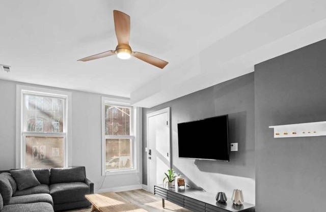 Stylish 2BR Retreat in the Heart of Chicago