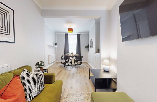 Stylish 3-Bed, 2 Bath City Centre Gem in Cardiff | Walk to Stadiums & Shops