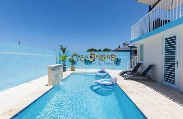 Stylish 3 Bed/2Bath Sleeps 6 - Private Pool - Solar Panels