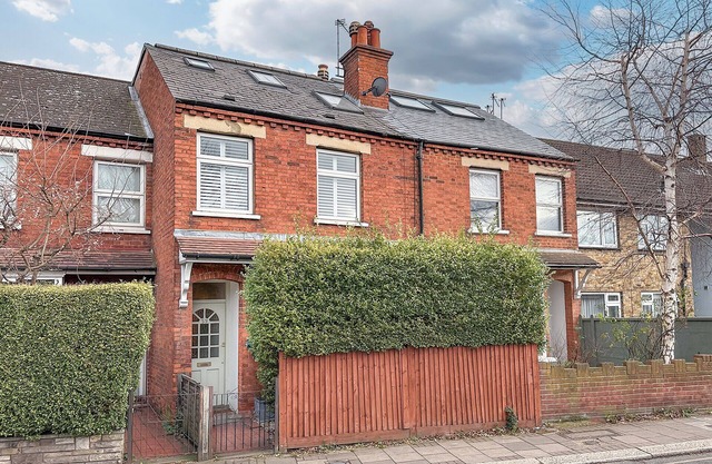 Stylish 3-Bed House in Brentford, near Richmond