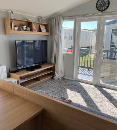 Stylish 3 Bedroom caravan near the Beach