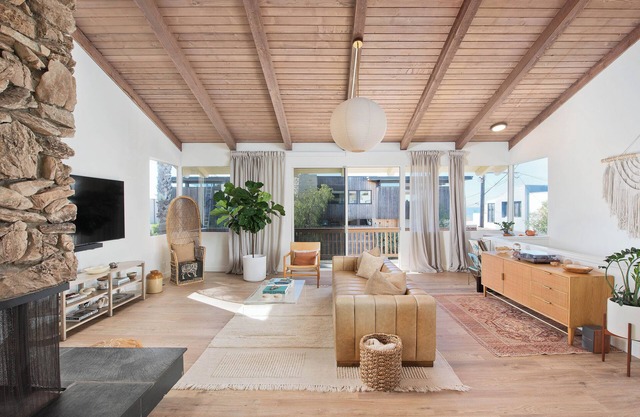 Stylish, 3 Bedroom Beach House w/Ocean Views