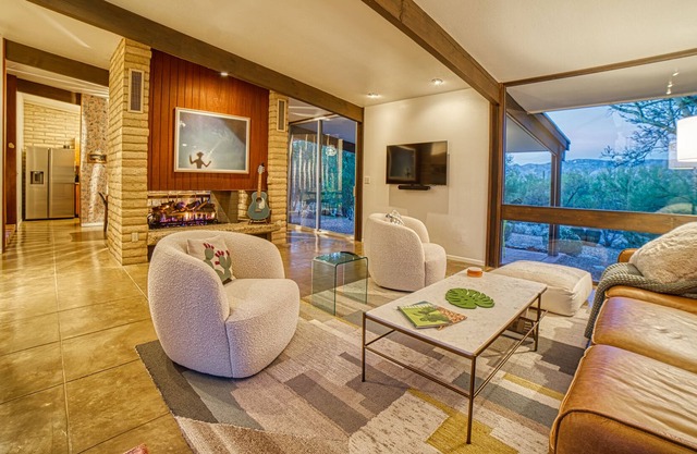 Stylish 3 bedroom Home with Private Pool