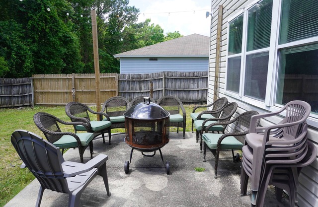 Stylish 3 Bedroom Near Hotspots - Professionally Staged & Packed with Amenities!