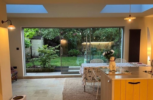 Stylish 3 Beds 4 Baths Family Home With Private Garden