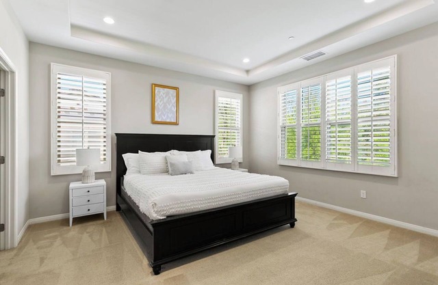 Stylish 3BR End Unit Townhouse｜1st Floor BR｜Community Pool｜ Private Backyard #25