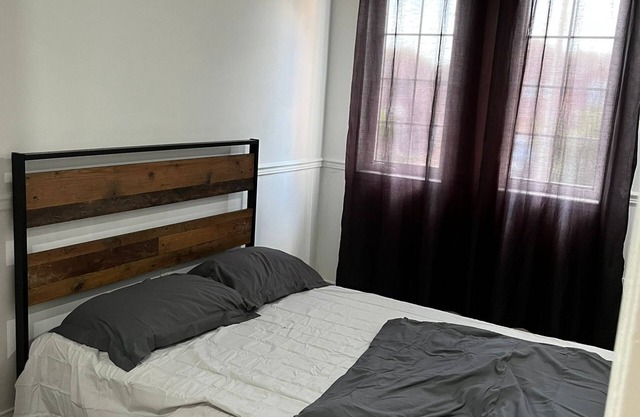 Stylish 3BR Home | Steps from Lisgar GO | Peaceful Suburb Stay