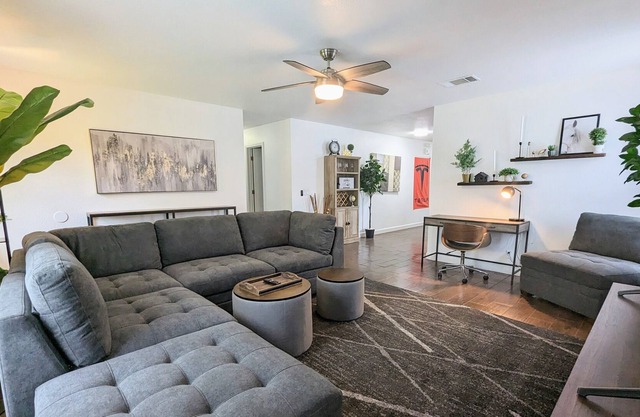 Stylish 3BR House w/ 4 Beds, 2 Baths near Tesla HQ