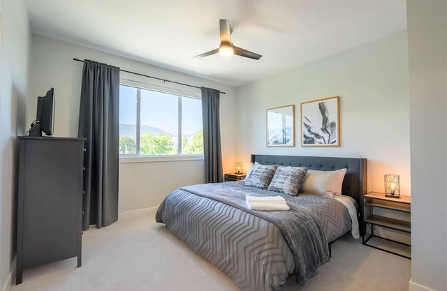 Stylish 3BRD Townhome in Prime Location