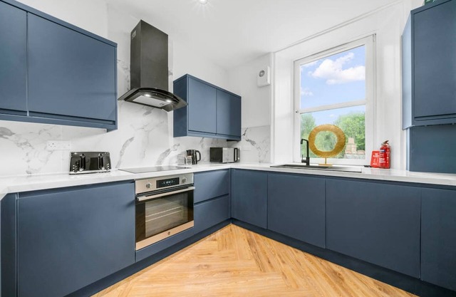 Stylish 4 Bed-town Centre