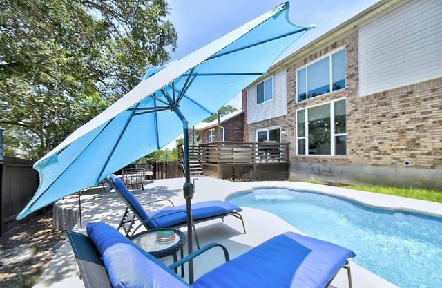 Stylish 4-bedroom, Pool Paradise, Great Location!