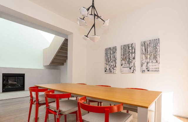 Stylish 5 Bedroom Family Home in Manhattan Beach