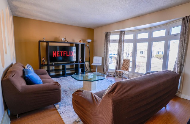 Stylish 5 Bedroom 2.5Bath Home in Edmonton, Central Location, Deck, Pool in Yard