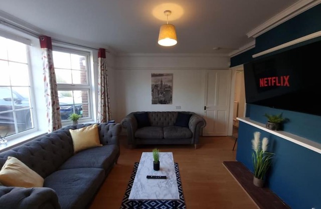 Stylish 5 Bedroom House with Comfy Living Space