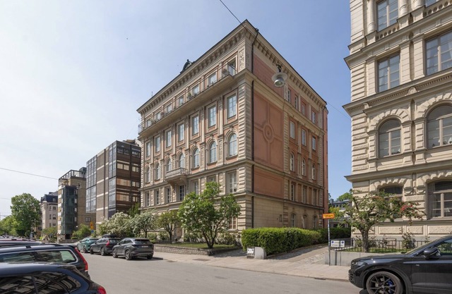 Stylish and Central Stockholm Östermalm Apartment