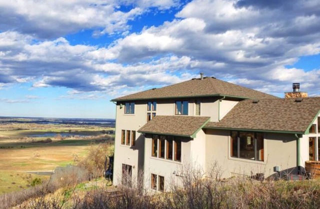 Stylish and Comfortable Apartment with Vast Views & Hot Tub