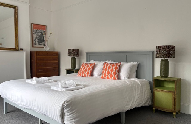 Stylish and comfy flat with two large bedrooms, close to Notting Hill