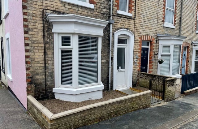 Stylish and modern 2 bed house walking distance to town centre