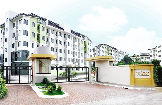 Stylish and Modern condo unit near Enchanted Kingdom