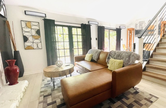 Stylish and Spacious 1BR Townhouse -5 Min from Truist Park