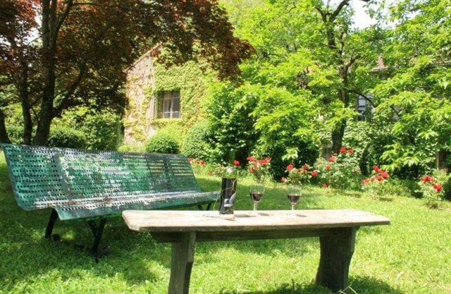 Stylish apartment, set within beautiful gardens