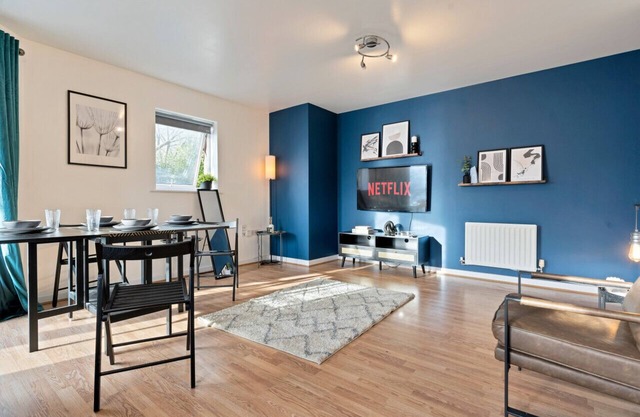 Stylish Apartment in City Centre w/Free Parking