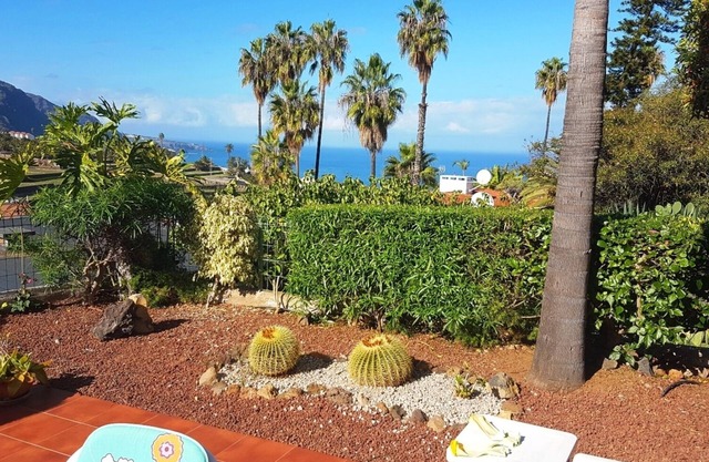 Stylish apartment with a panoramic view of the sea, the coast & the mountains