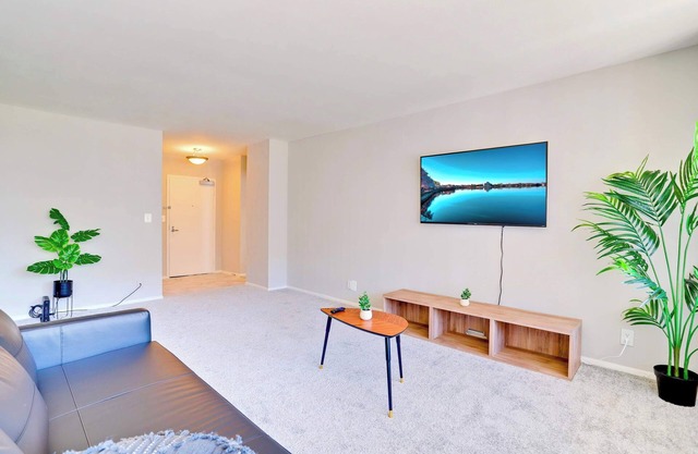 Stylish Apt - Gym & Business Close to DC