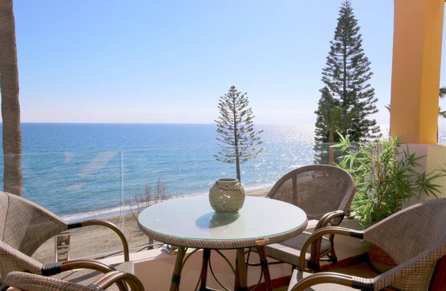Stylish beachfront apartment with air con and Wifi, Beachfront and short drive to town and port