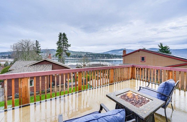 Stylish Bellingham Home w/Lake + Mountain Views!