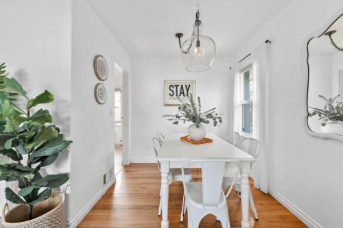 Stylish & Bright 4BR - Close To Whitworth
