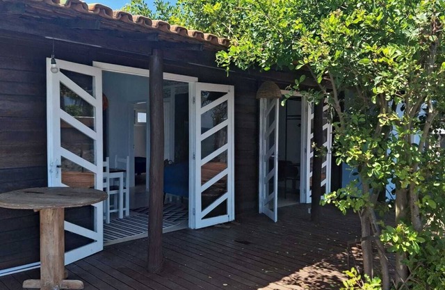 Stylish cabin with large deck overlooking Costa and Tiririca beaches.