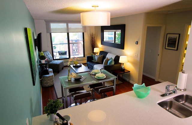 Stylish Calgary Downtown Executive Suite #BL231315