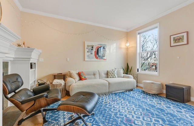 Stylish Capitol Hill Townhome with Free Parking!