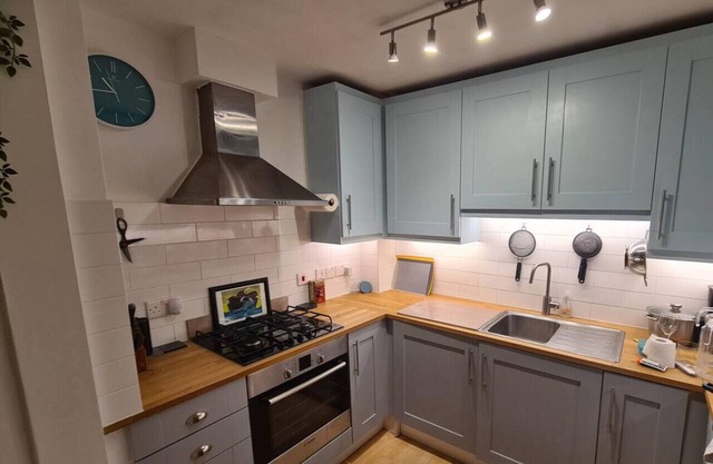 Stylish Chic Retreat: 1-bed, Near Canary Wharf